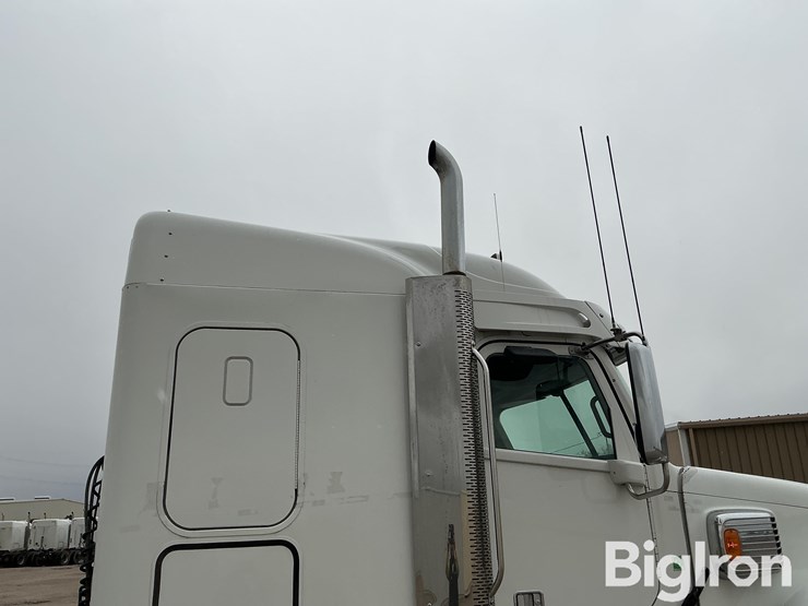 2013-freightliner-coronado-132-image-16