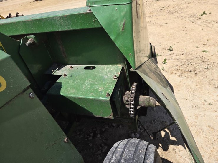 john-deere-300-image-15