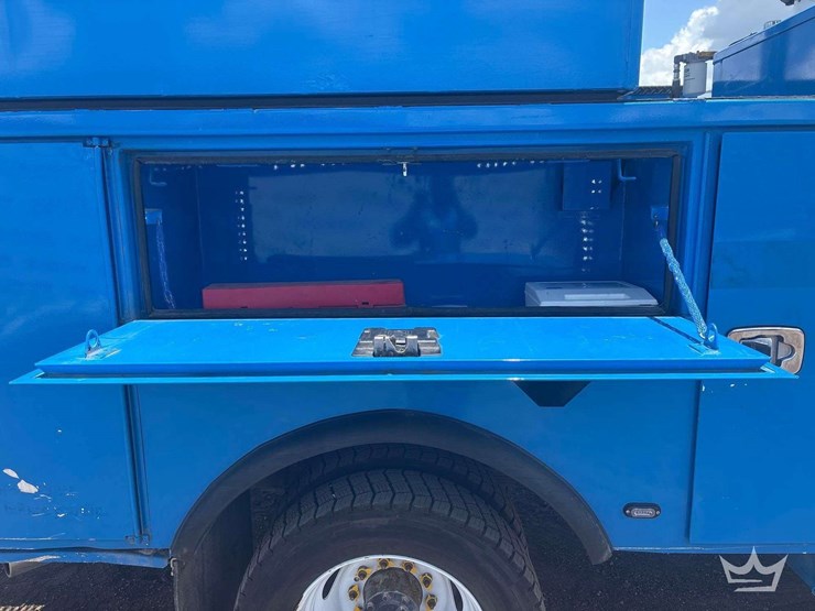 2020-ford-f550-image-25
