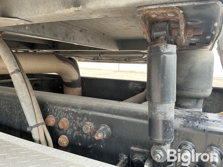 2013-freightliner-coronado-132-image-11