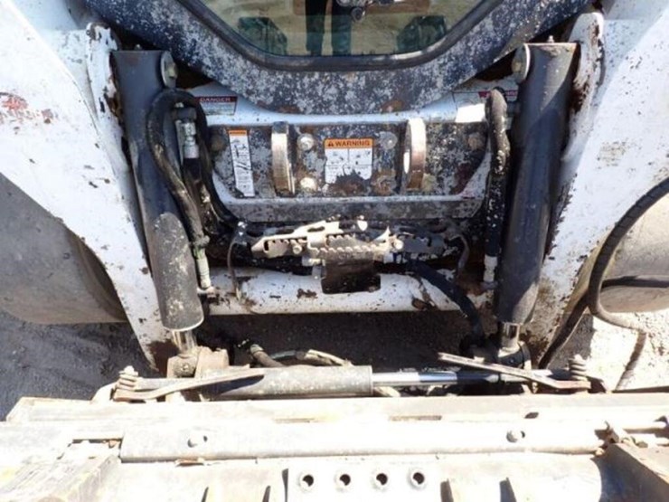 2014-bobcat-s590-image-23