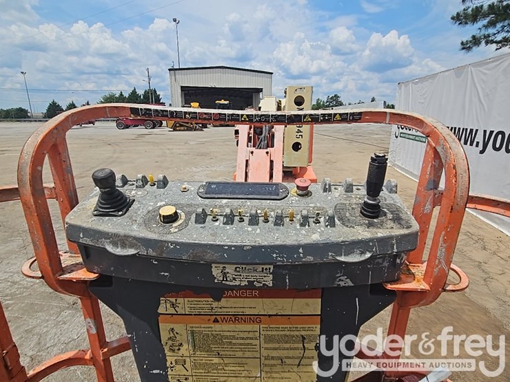 2011-jlg-e400ajpn-image-22