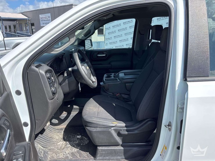 2020-chevrolet-silverado-1500-image-13