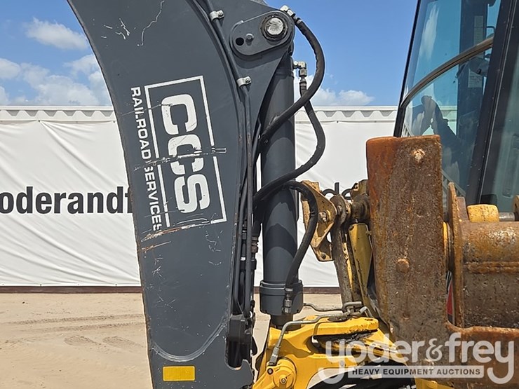 2020-deere-310sl-image-29