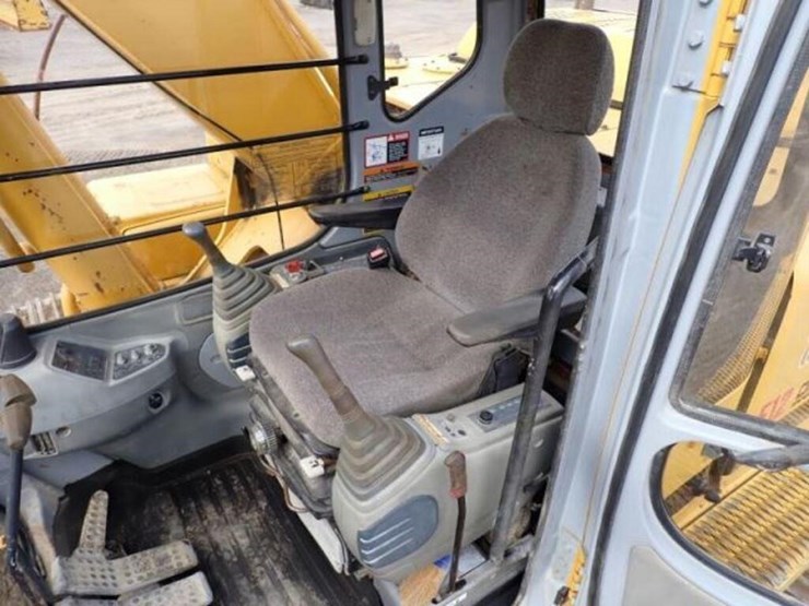 2001-deere-270-lc-image-19
