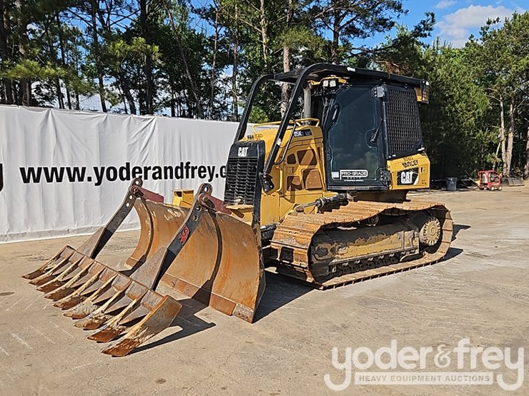2016-caterpillar-d5k2-lgp-image-1