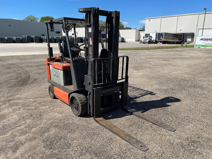 #4537-•-toyota-electric-forklift-image-3