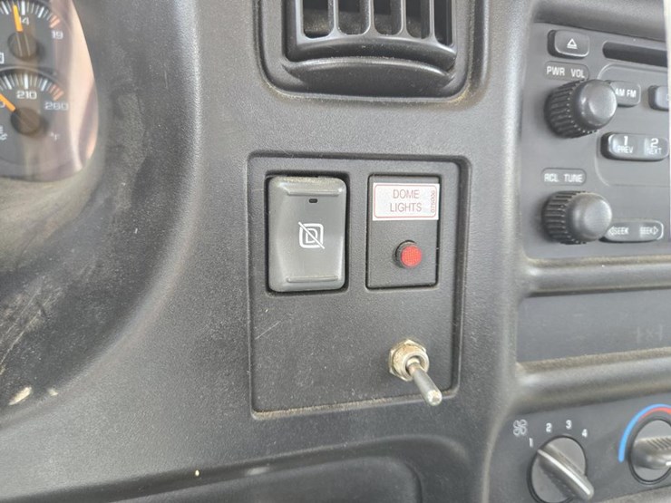 2003-gmc-5500-image-27
