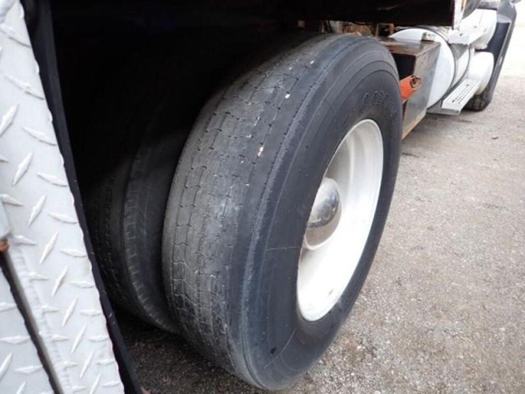 inoperable-2005-mack-cv713-granite-tri/a-vacuum-tr-image-81