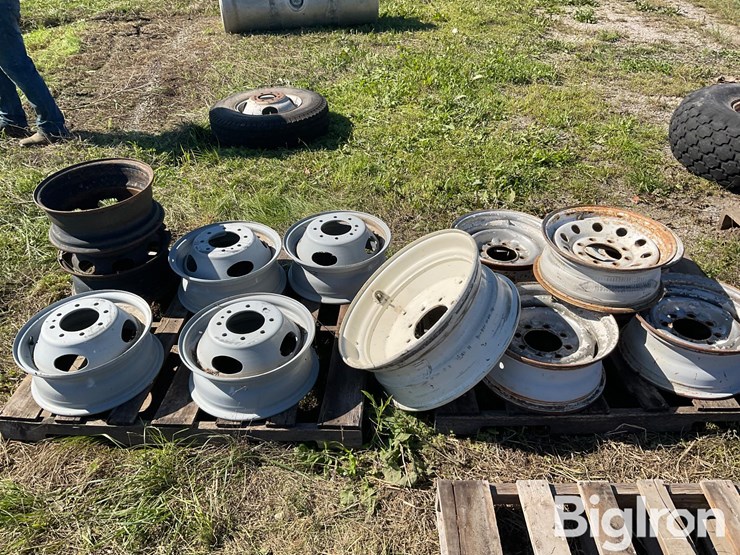 pallet-of-steel-wheels-image-8
