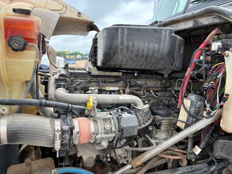 2015-freightliner-coronado-122-sd-image-4