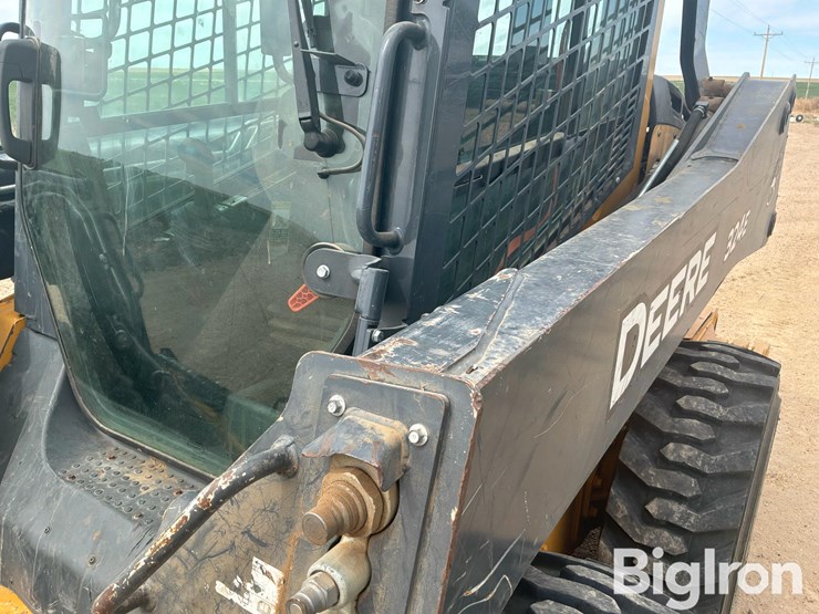 2017-deere-324e-image-11