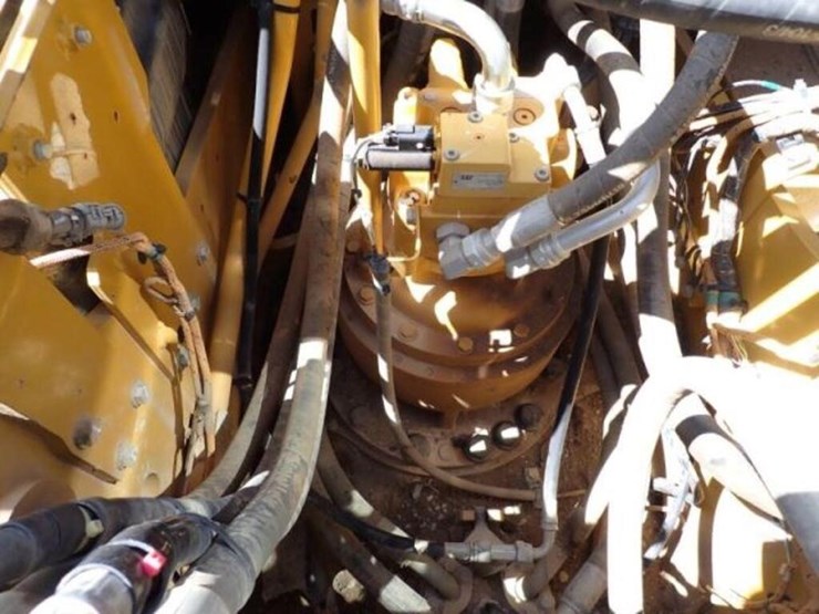 2021-caterpillar-323-image-62