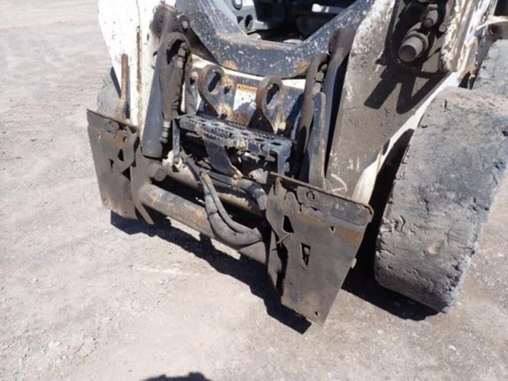 2014-bobcat-s590-image-21