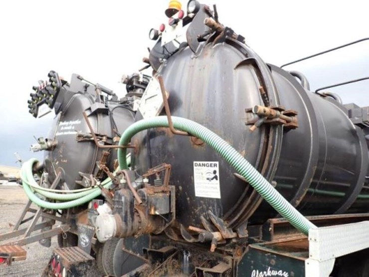 inoperable-2005-mack-cv713-granite-tri/a-vacuum-tr-image-71