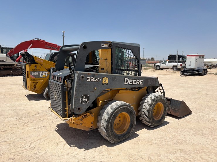 2010-deere-332d-image-5