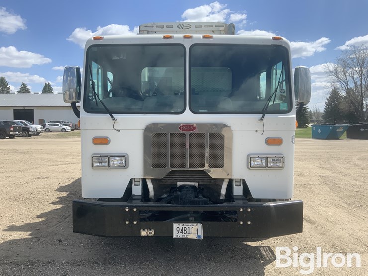 2015-peterbilt-320-image-2