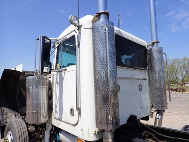 2004-peterbilt-379-image-41