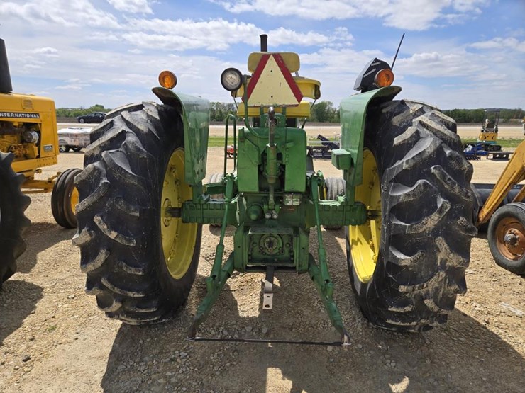 john-deere-3010-image-17