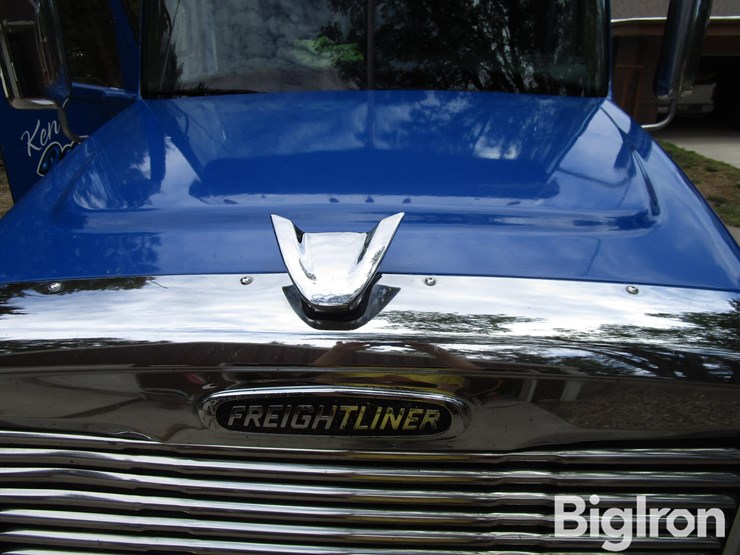 2018-freightliner-122sd-image-18
