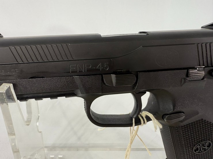 #16-•-fnh-fwp-45-45acp-pistol-61dmp10518-image-10