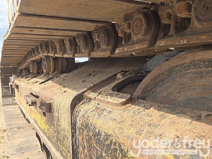 2019-caterpillar-336-image-17