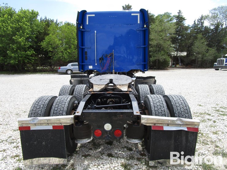 2018-freightliner-122sd-image-6
