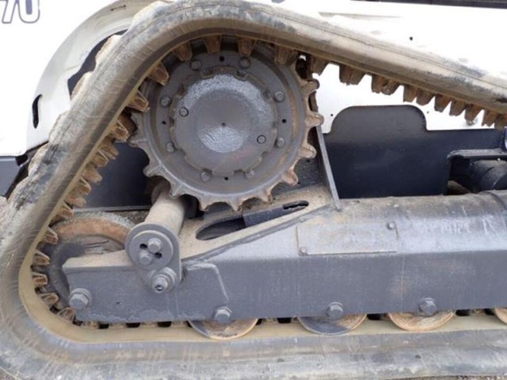 2021-bobcat-t870-image-36