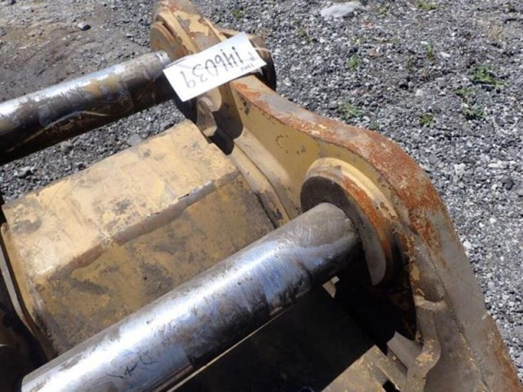 caterpillar-hydraulic-quick-coupler-image-10