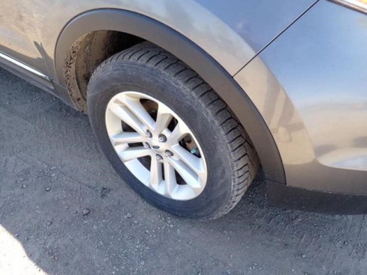 2014-ford-explorer-xlt-image-41