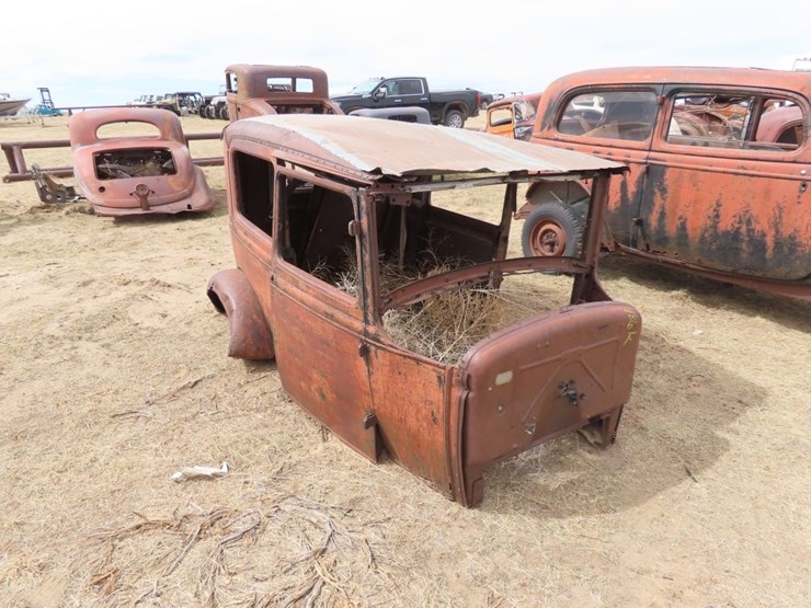 ford-2dr-sedan-body-for-project-image-1