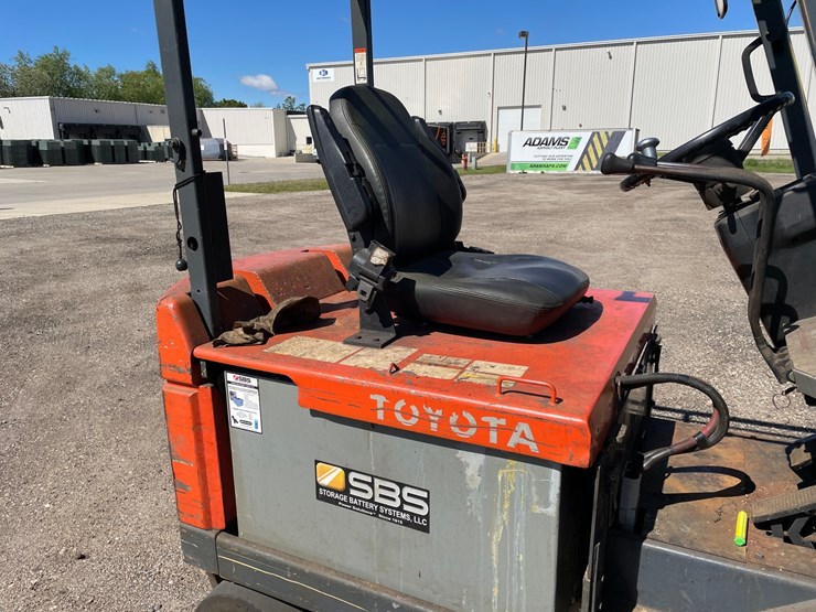 #4537-•-toyota-electric-forklift-image-15