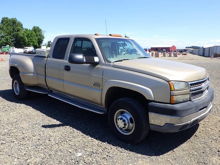 2005-chevrolet-silverado-3500-image-3