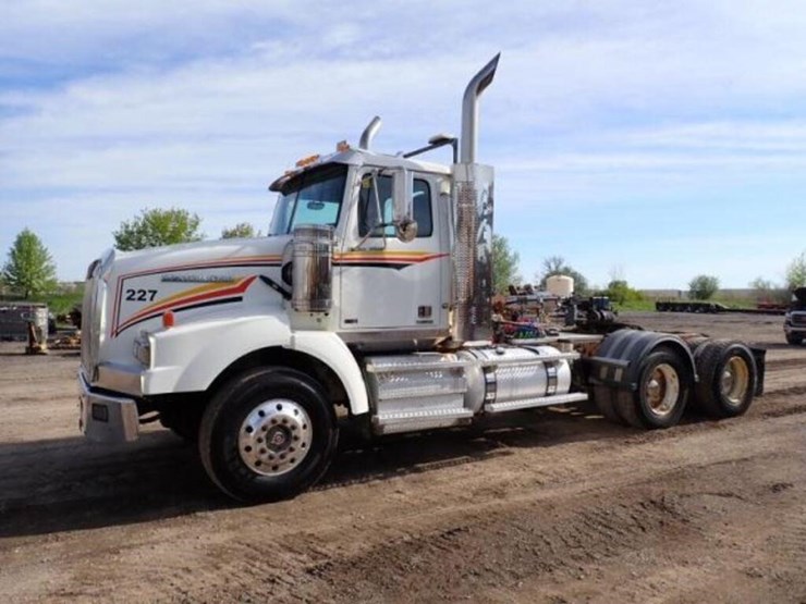 2013-western-star-4900sb-image-1