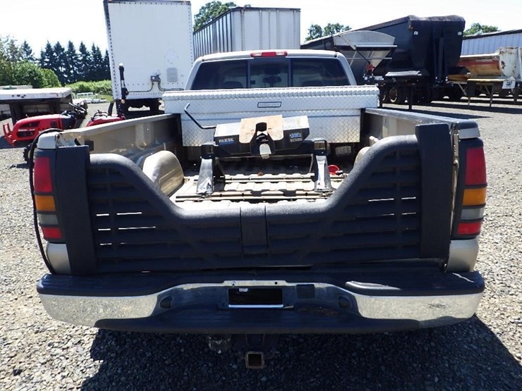 2005-chevrolet-silverado-3500-image-6