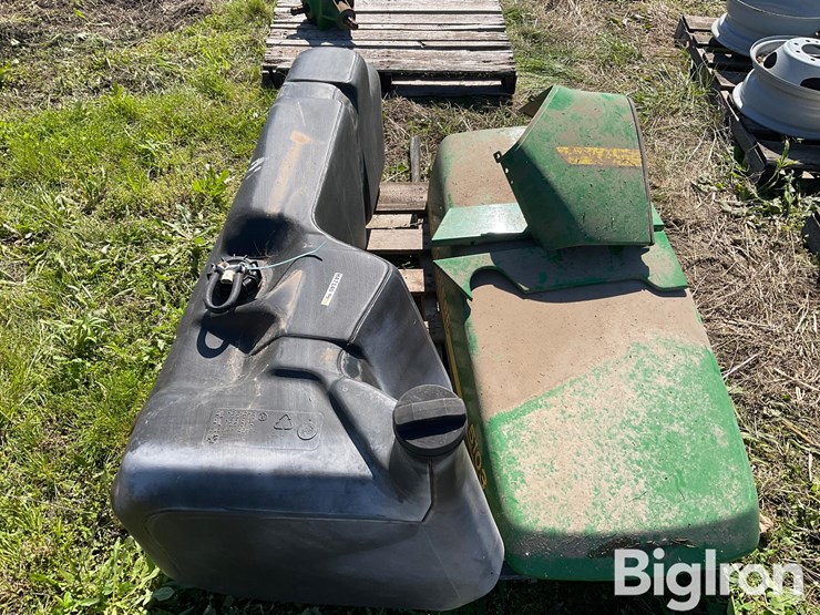 john-deere-tractor-hood-&-fuel-tank-image-8