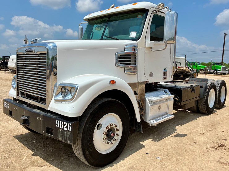 2016-freightliner-coronado-122-sd-image-1