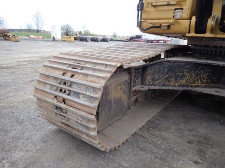 2015-caterpillar-349fl-image-28