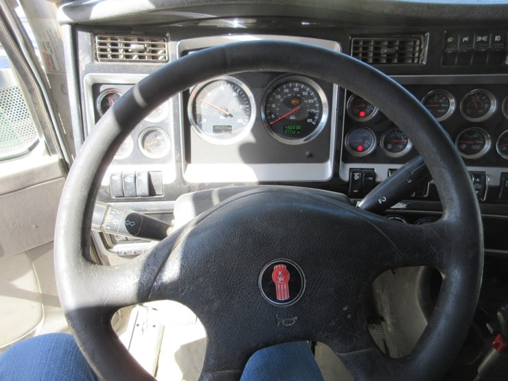 2013-kenworth-t800-image-16