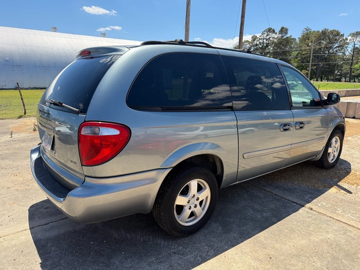 2007-dodge-grand-caravan-image-3