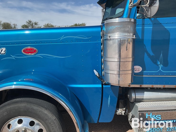 2015-peterbilt-389-image-13