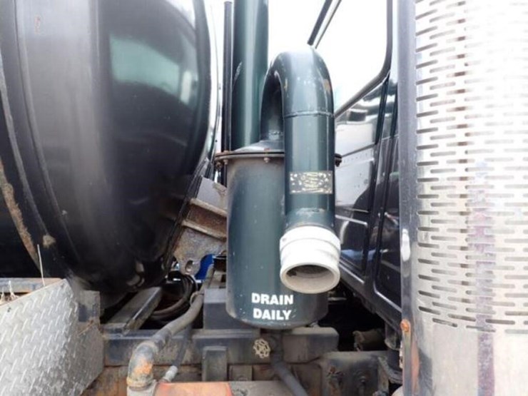 inoperable-2005-mack-cv713-tri/a-vacuum-truck-1m2a-image-71