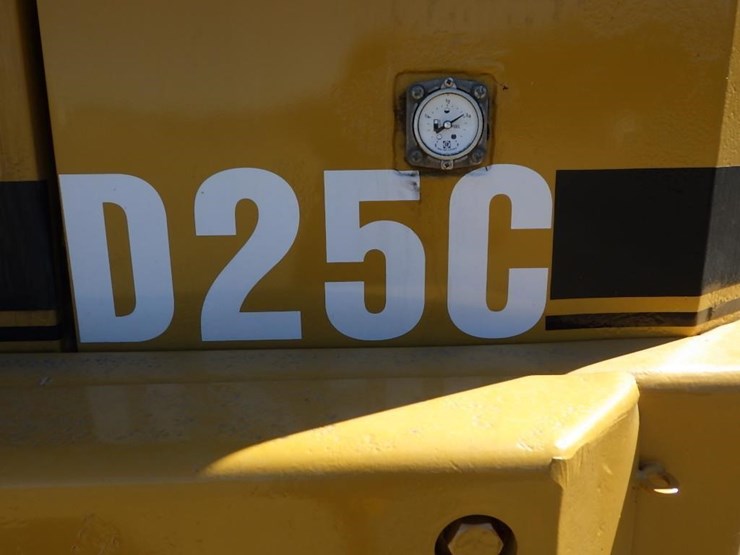 1985-caterpillar-d25c-image-19