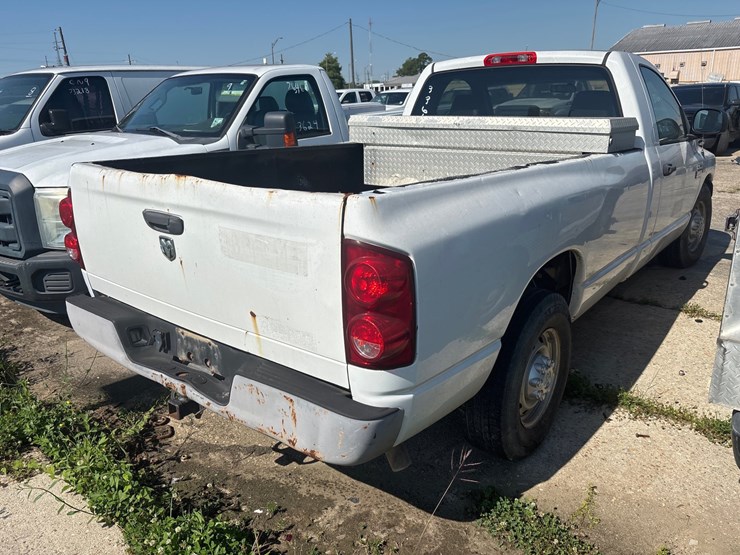 #10-•-2009-dodge-3/4-ton-pickup-truck-image-4