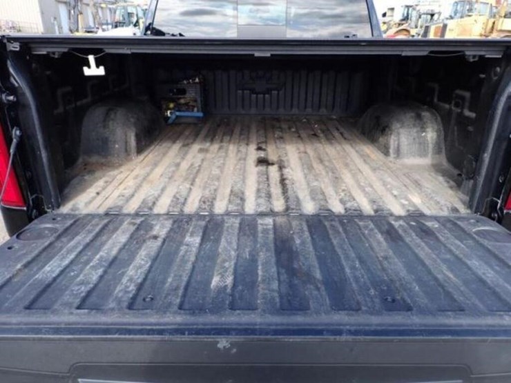 2024-chevrolet-silverado-1500-image-32