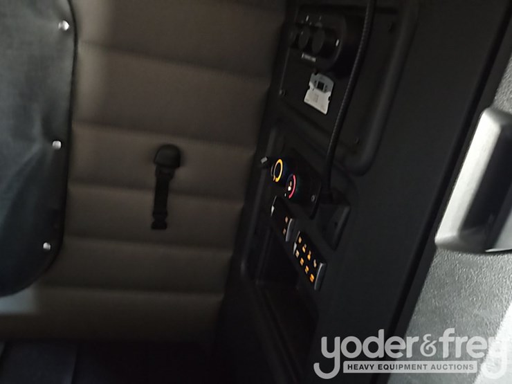 2019-freightliner-cascadia-125-image-36