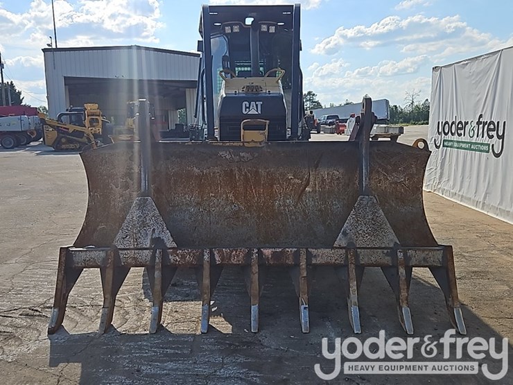 2016-caterpillar-d5k2-lgp-image-8