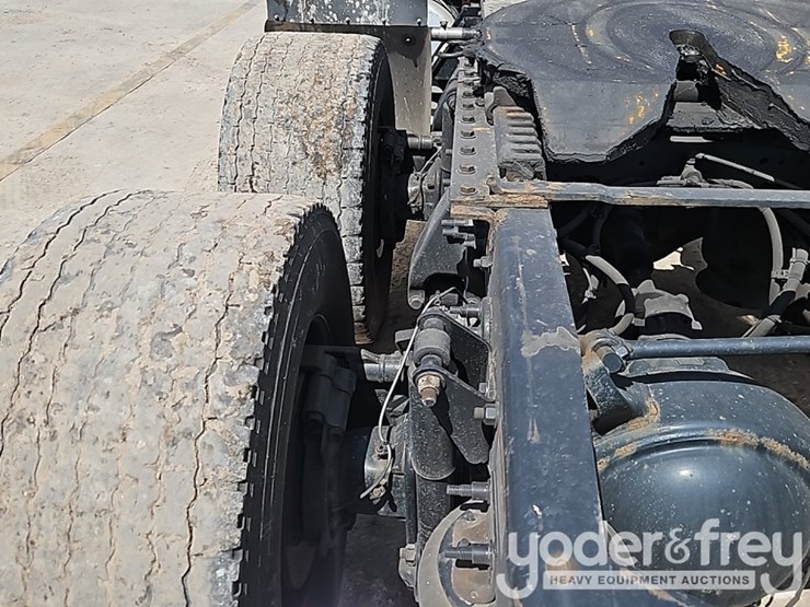 2019-freightliner-cascadia-125-image-18