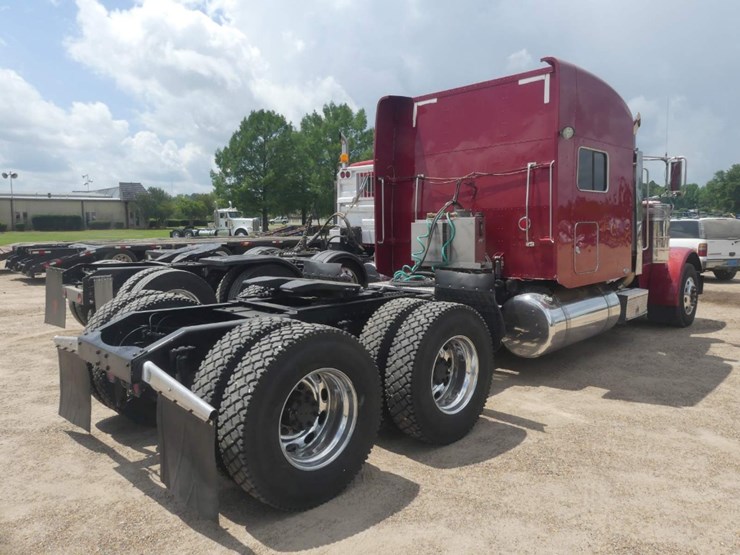 2007-peterbilt-379-image-3