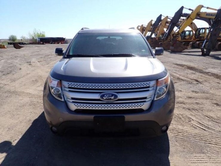2014-ford-explorer-xlt-image-2